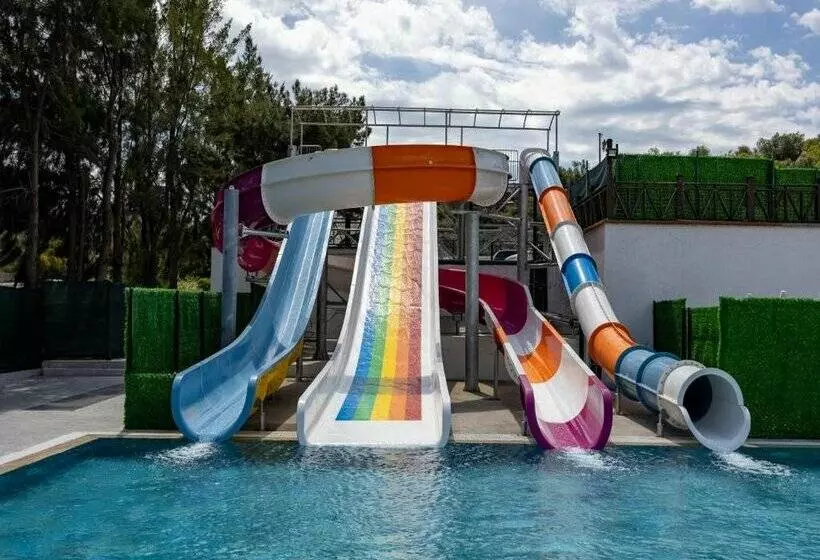 Ramada Hotel & Suites by Wyndham Kusadasi