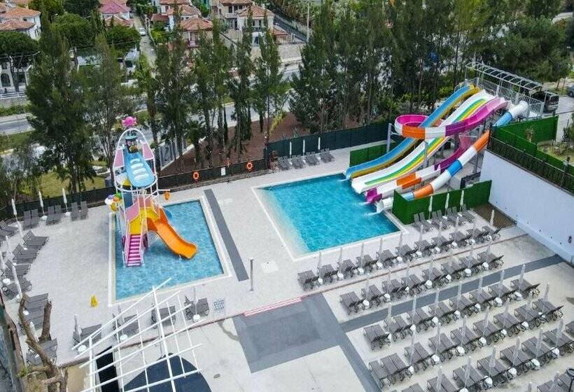 Ramada Hotel & Suites by Wyndham Kusadasi