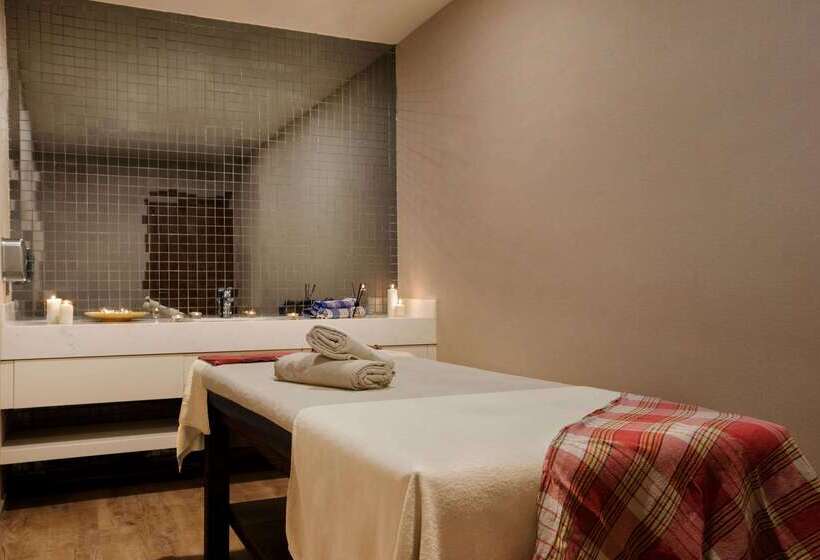 Ramada Hotel & Suites by Wyndham Kusadasi