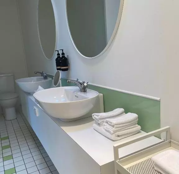 The Albion Motel Castlemaine