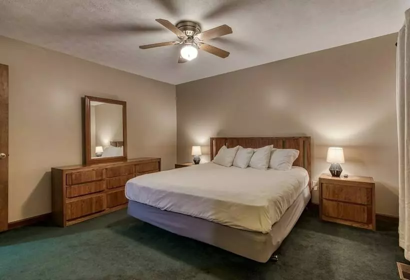 Pinecrest Hotel B
