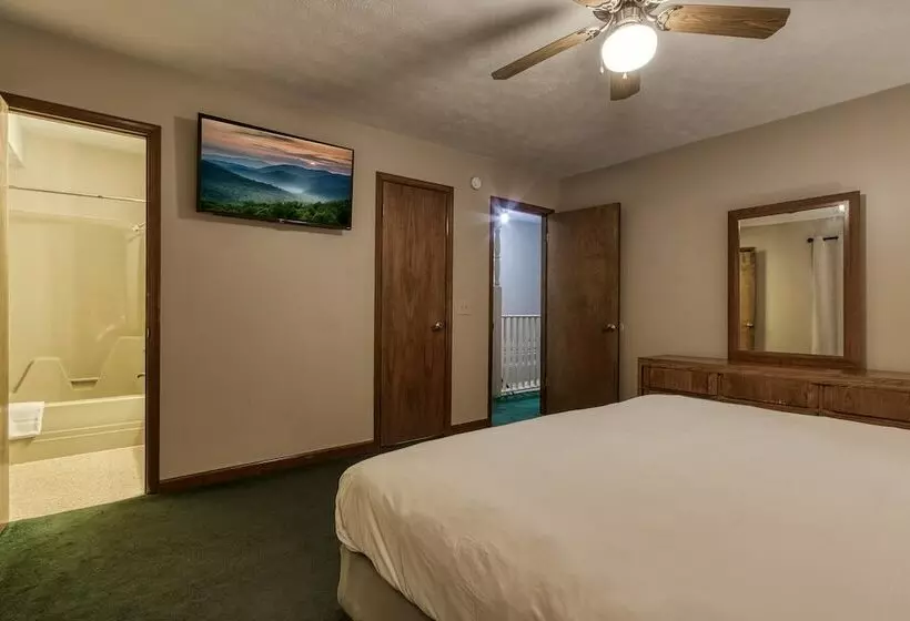 Pinecrest Hotel B