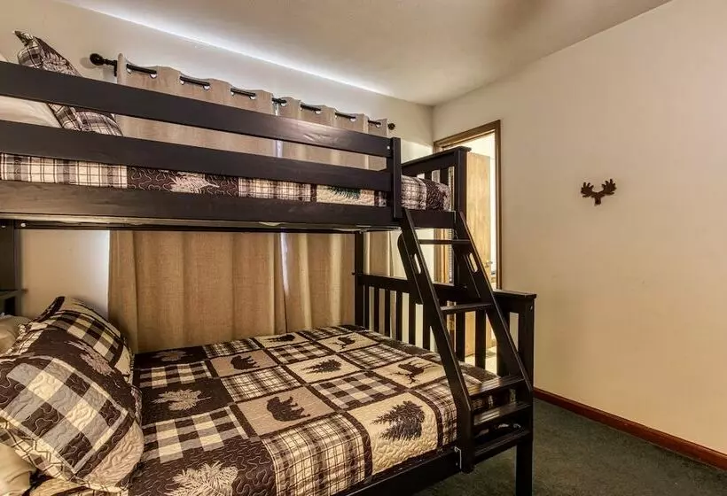 Pinecrest Hotel B