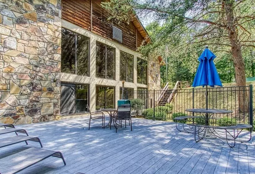 Pinecrest Hotel B