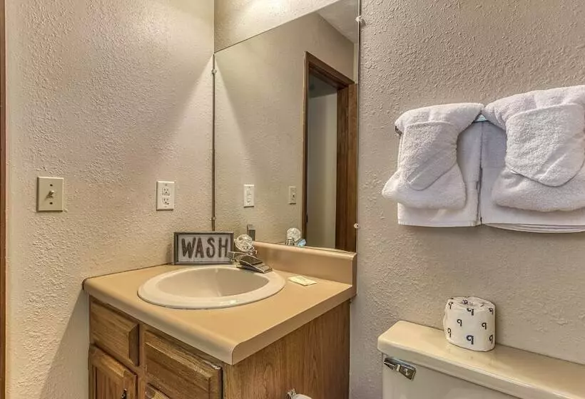 Pinecrest Hotel B