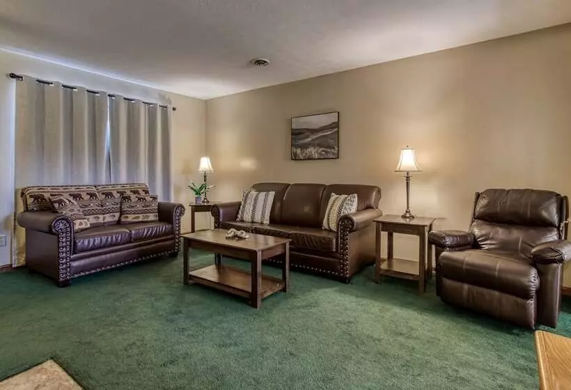 Pinecrest Hotel B