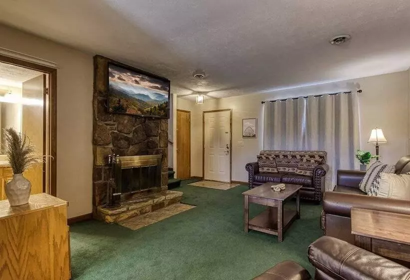 Pinecrest Hotel B
