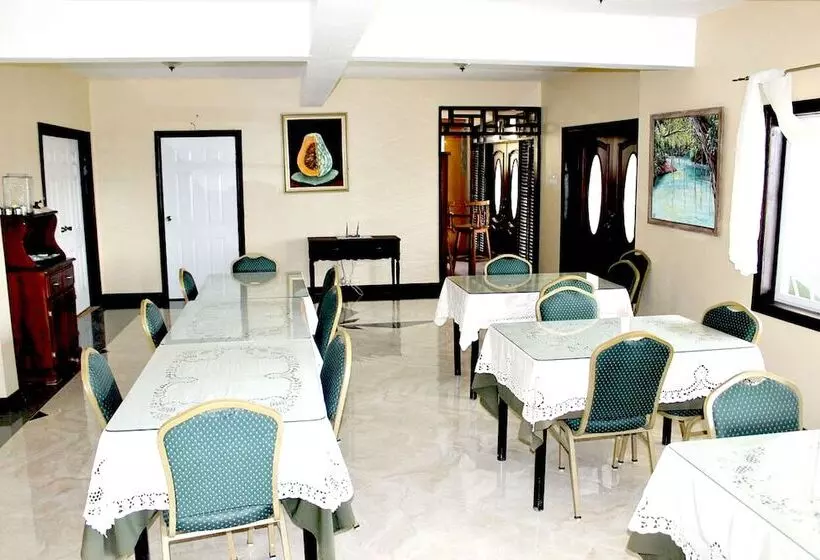 استراحتگاه Starlight Chalet