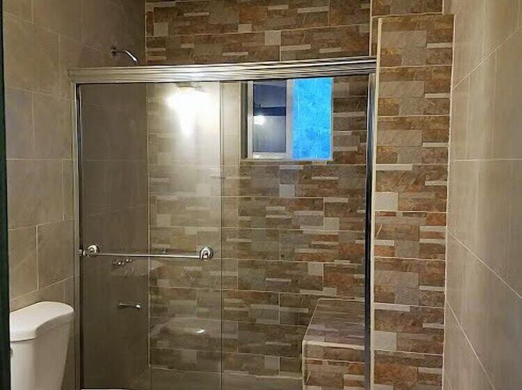 استراحتگاه Starlight Chalet