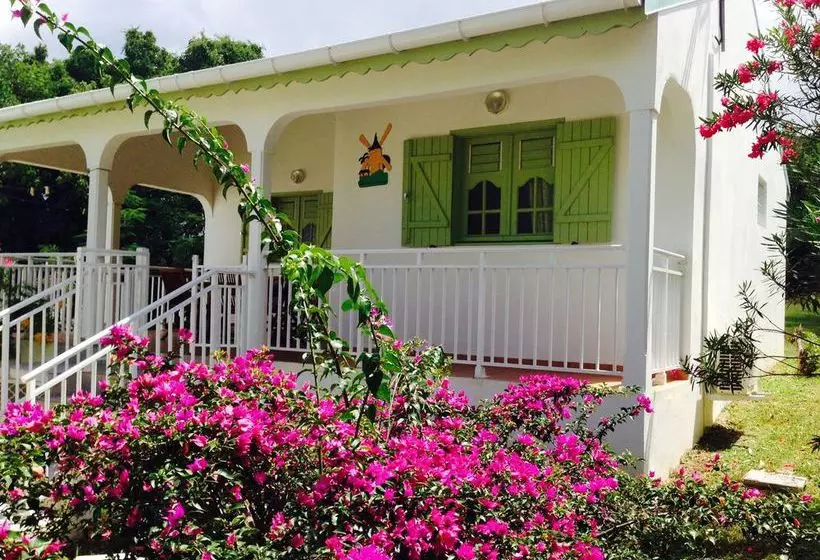 Au Village De Menard