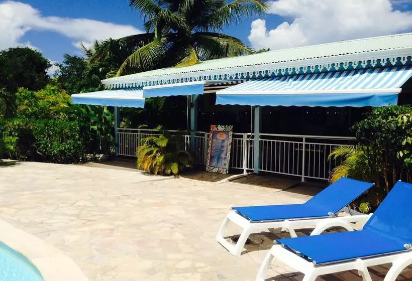 Au Village De Menard