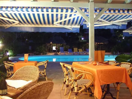 Au Village De Menard