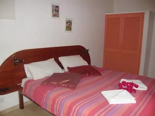 Au Village De Menard