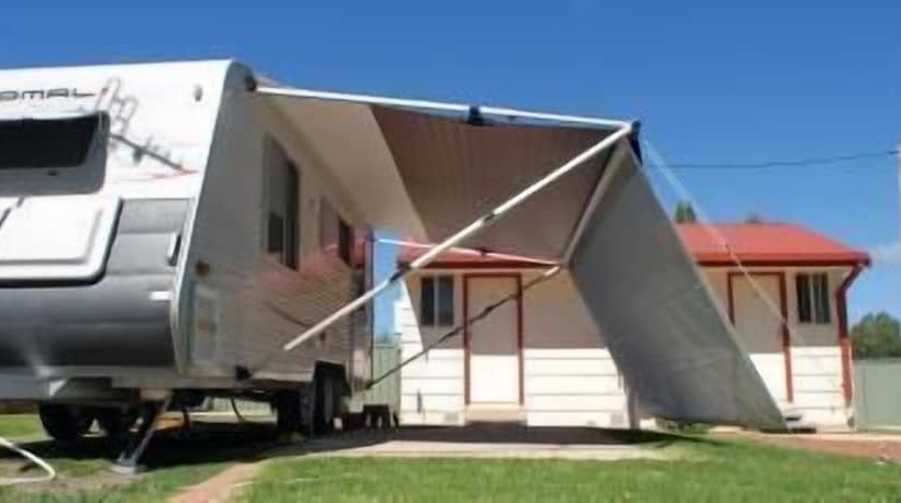 فندق Fossicker Caravan Park