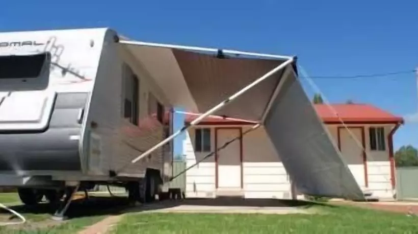 فندق Fossicker Caravan Park