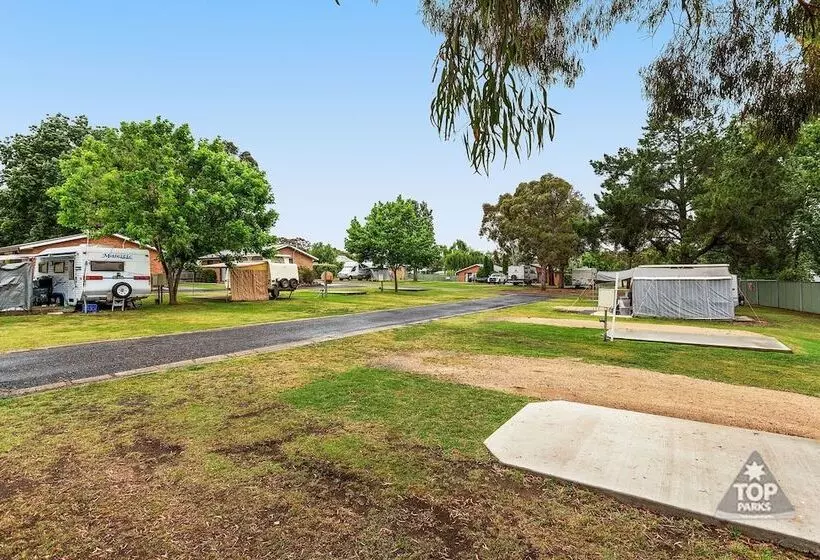 فندق Fossicker Caravan Park