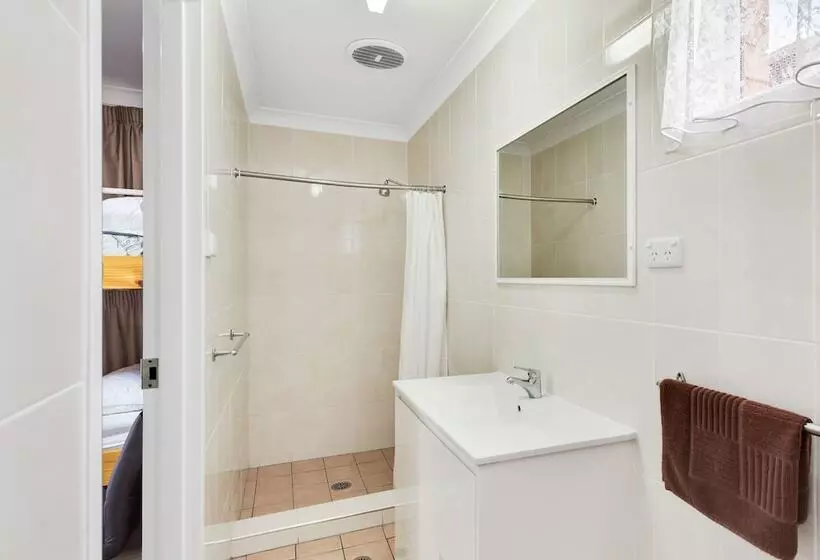 فندق Fossicker Caravan Park