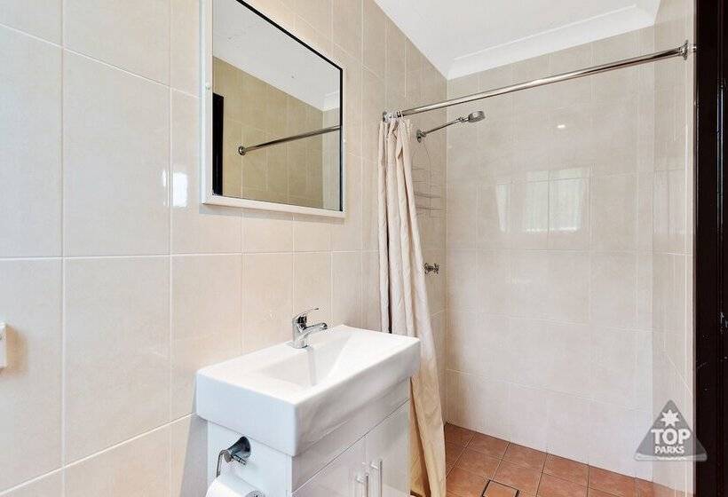 فندق Fossicker Caravan Park