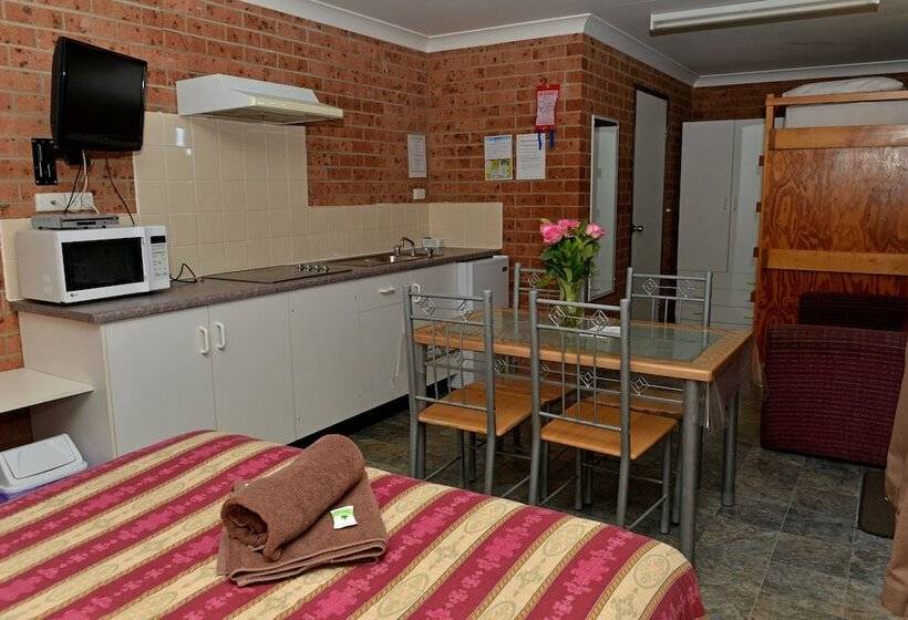 فندق Fossicker Caravan Park