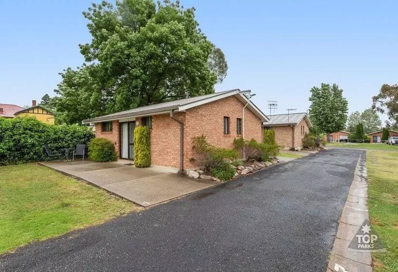 فندق Fossicker Caravan Park