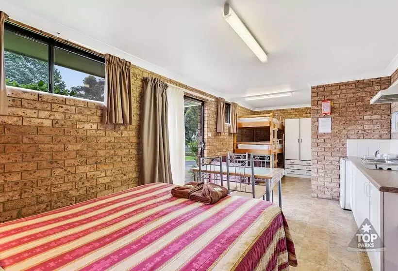 فندق Fossicker Caravan Park