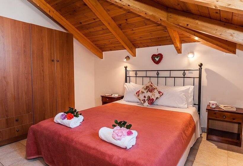 Kavos Psarou Studios And Apartments