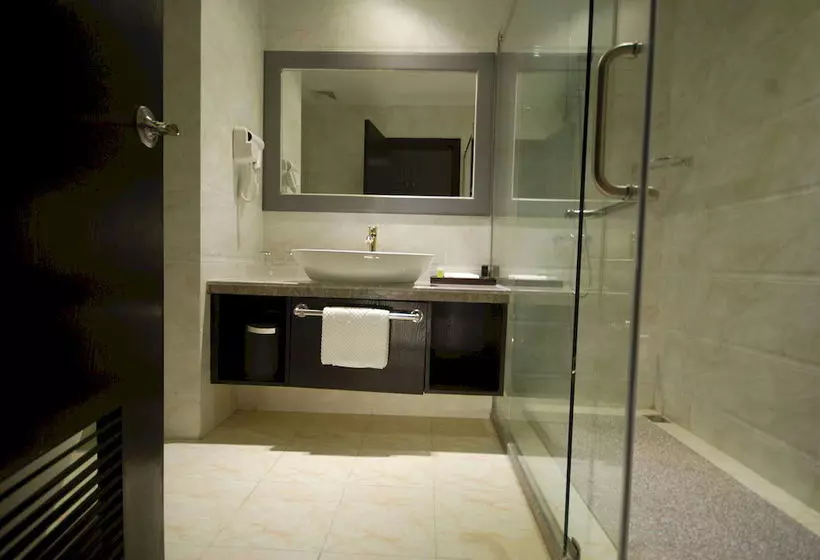 The Litz Hotel & Suites