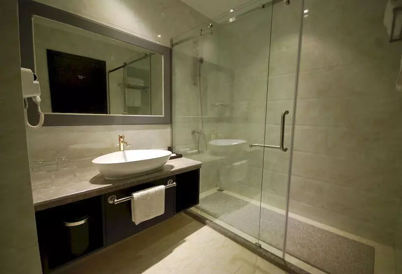 The Litz Hotel & Suites