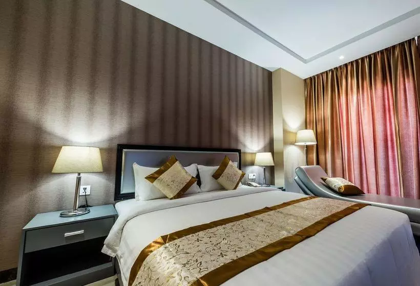 The Litz Hotel & Suites