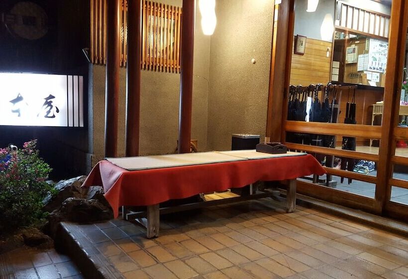 Tsukimotoya Ryokan