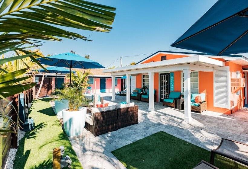 בית מלון כפרי Cabanas Of Treasure Island