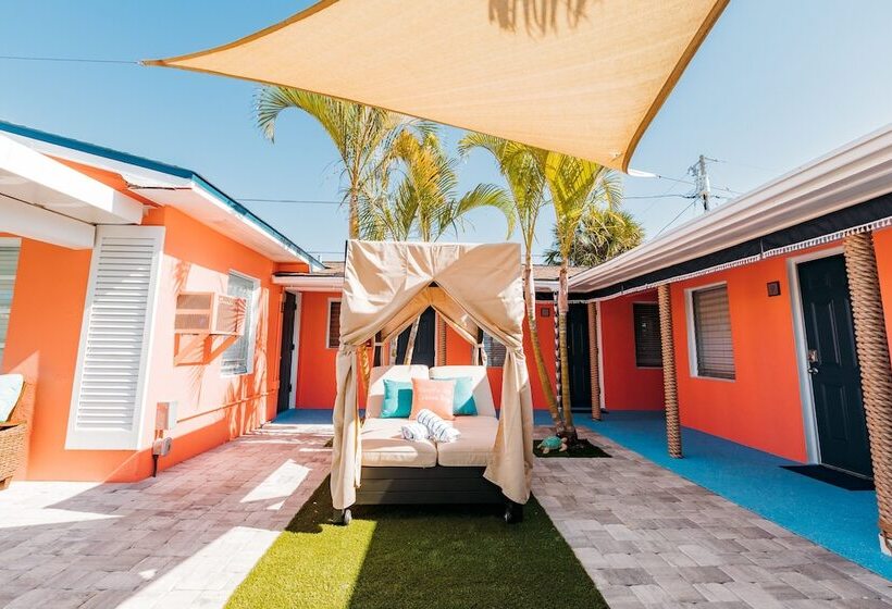 בית מלון כפרי Cabanas Of Treasure Island