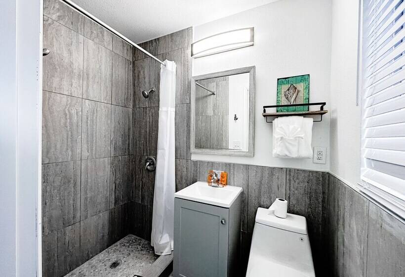 בית מלון כפרי Cabanas Of Treasure Island