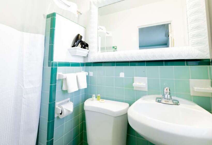 בית מלון כפרי Cabanas Of Treasure Island