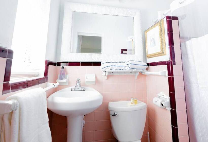 בית מלון כפרי Cabanas Of Treasure Island