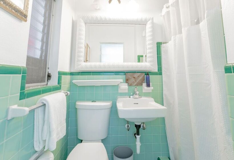 בית מלון כפרי Cabanas Of Treasure Island