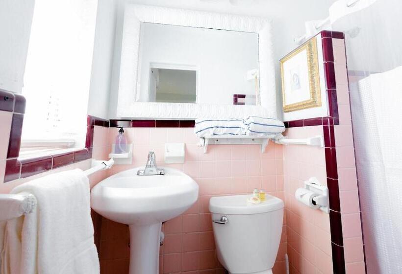 בית מלון כפרי Cabanas Of Treasure Island