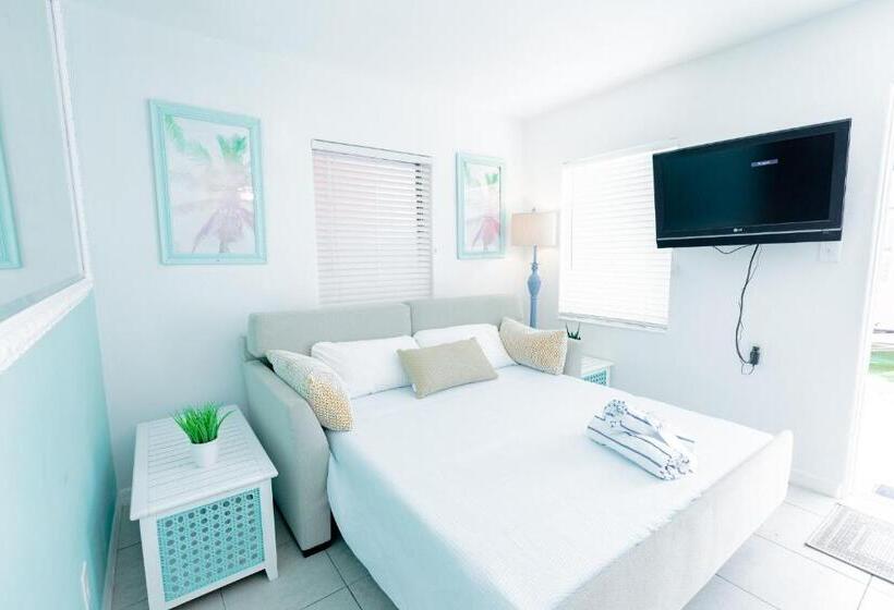 בית מלון כפרי Cabanas Of Treasure Island