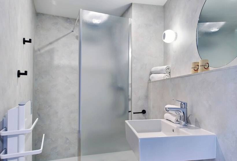 Отель Originals Boutique, Hôtel Larivaut, Puy Guillaume