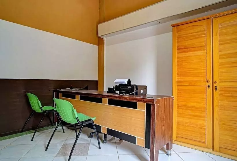 Hotelli Oyo 90979 Ryfana Residence Syariah