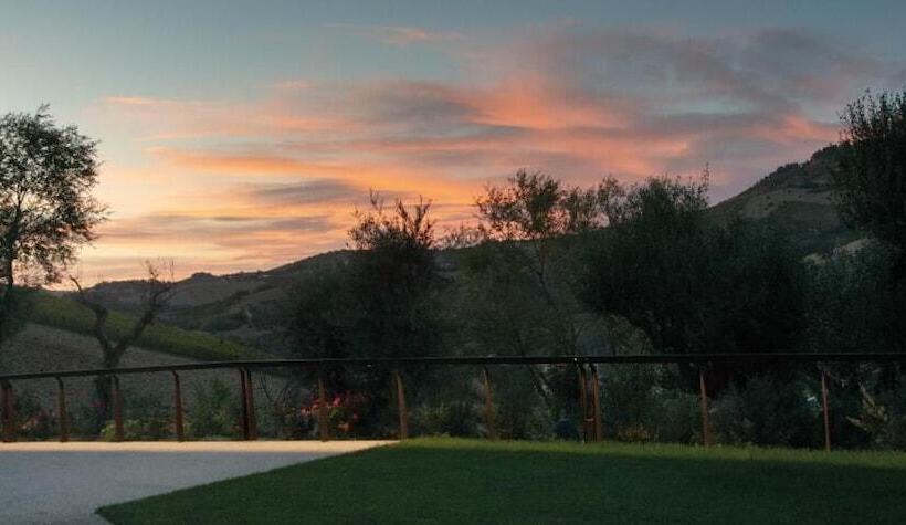 Сельский отель Colle Serrano Relais & Spa