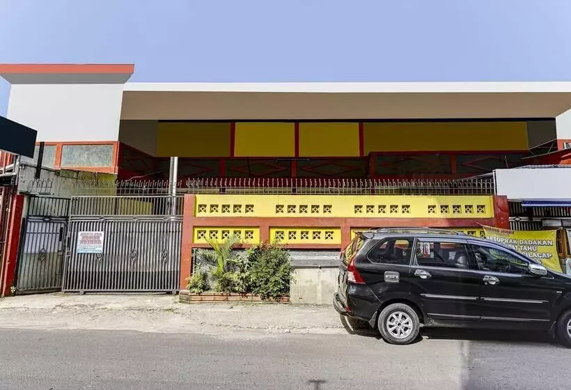هتل Spot On 91159 Kost Putrana Syariah