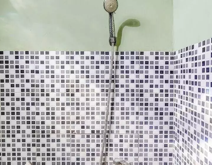 هتل Spot On 91159 Kost Putrana Syariah