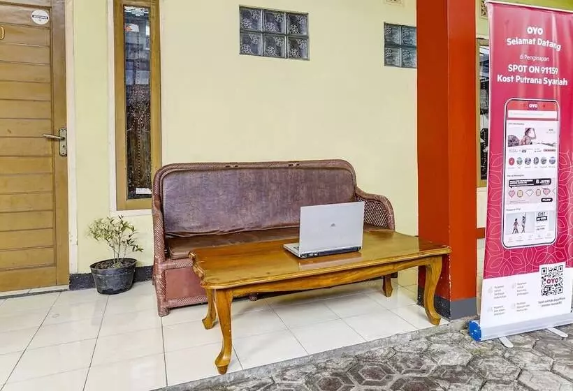 هتل Spot On 91159 Kost Putrana Syariah