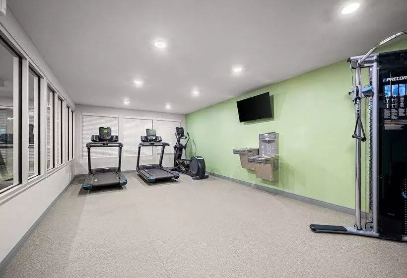 هتل Woodspring Suites Dearborn   Detroit