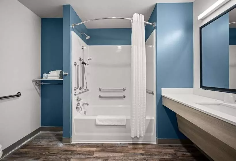 هتل Woodspring Suites Dearborn   Detroit