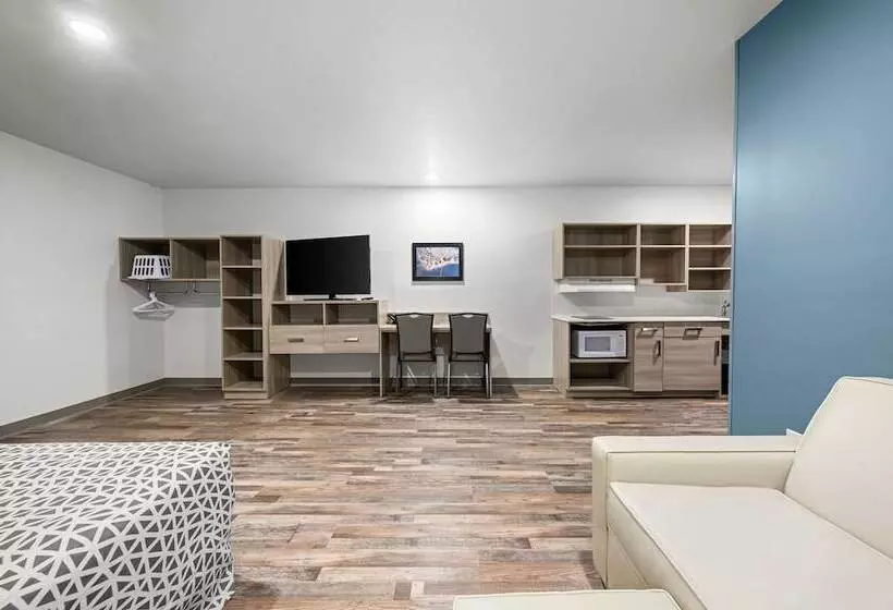 هتل Woodspring Suites Dearborn   Detroit