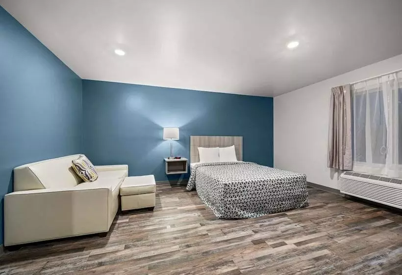 هتل Woodspring Suites Dearborn   Detroit