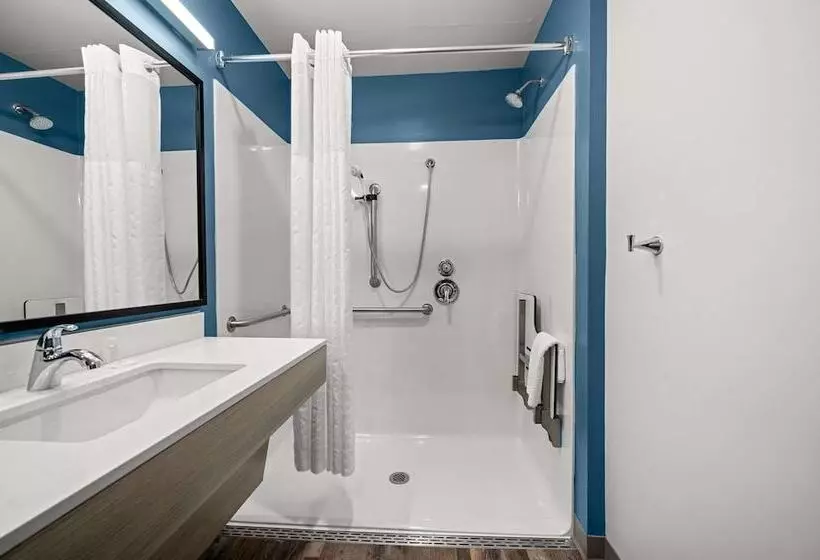 هتل Woodspring Suites Dearborn   Detroit