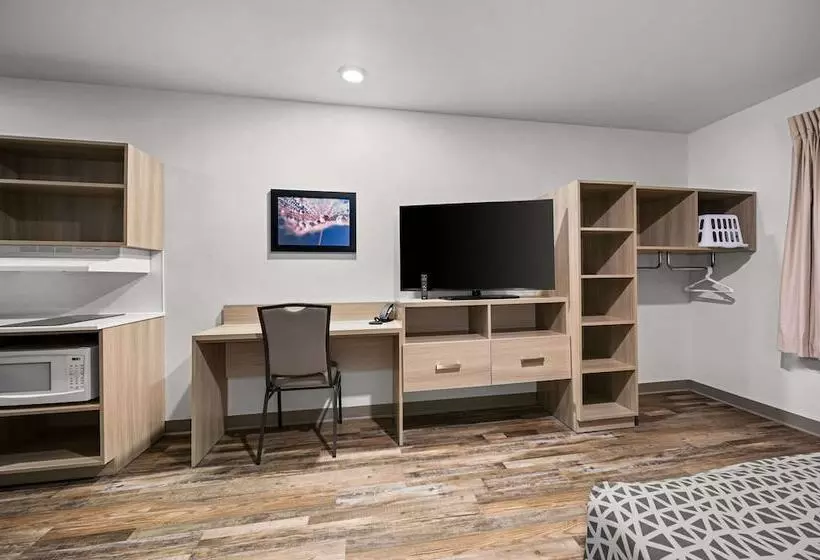 هتل Woodspring Suites Dearborn   Detroit
